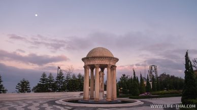 Красивая беседка в европейском стиле