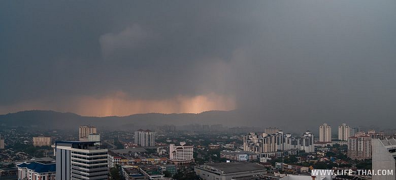 Дожди в Куала Лумпуре