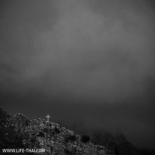 Крест на горе в Бечичи, Черногория