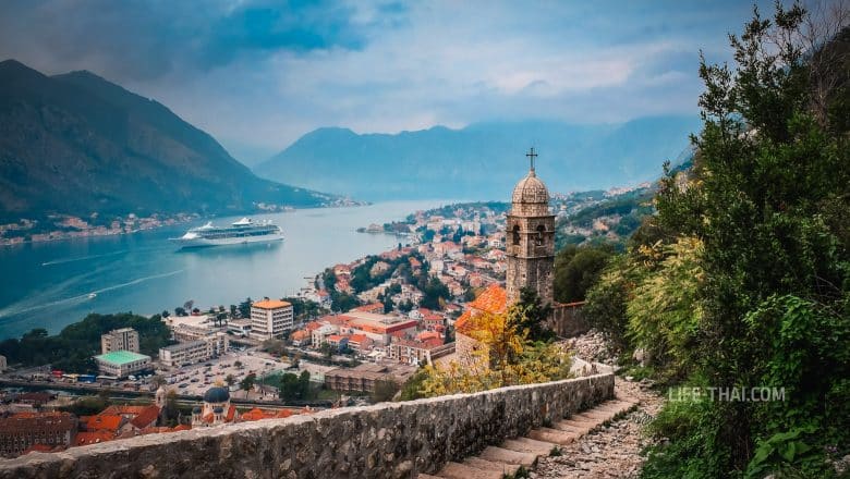 Котор - популярный город у моря для отдыха в Черногории