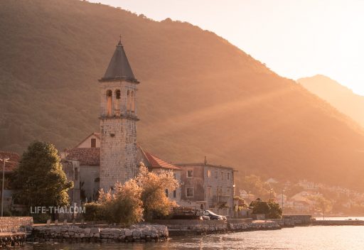 Столив в Черногории на закате