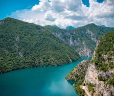 Каньон Пивского озера в Черногории