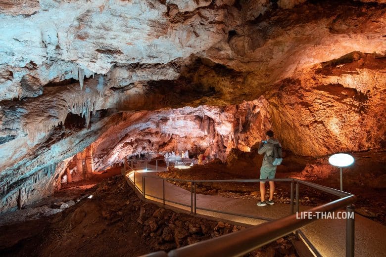 Липская пещера в Черногории на фото