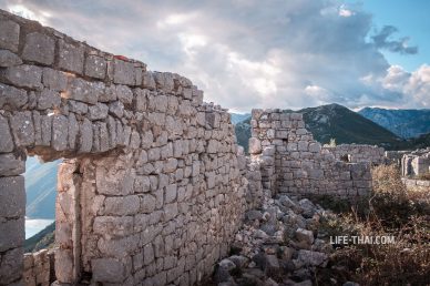 Руины австрийского форта в Черногории