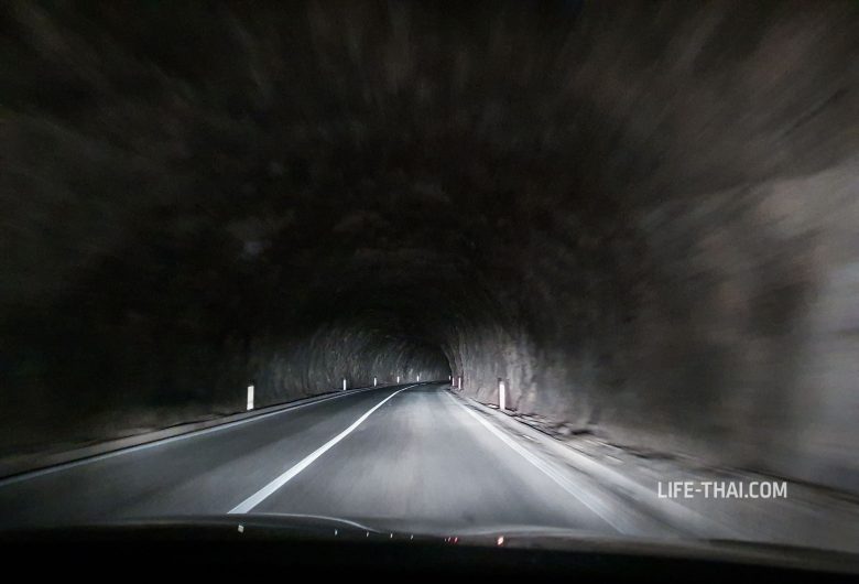Особенности дорог в Черногории - туннель без освещения