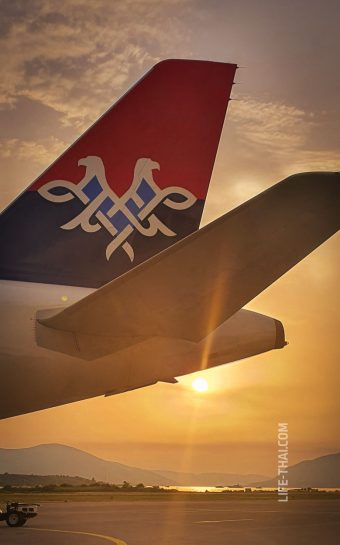 Самолет Air Serbia в аэропорту Тиват, Черногория