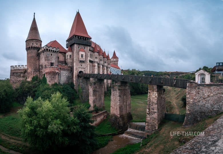 Замок Корвинов - достопримечательности Румынии
