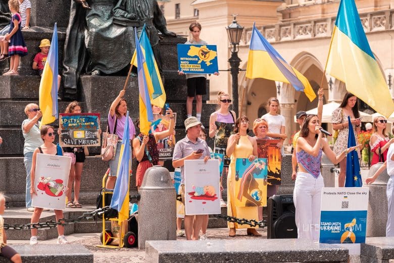Митинг против войны в Украине в Кракове