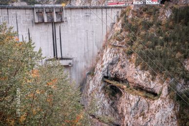 Дамба мратинье на реке Пива в Черногории