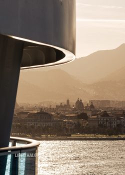Вид на Палермо с круизного лайнера Costa Smeralda