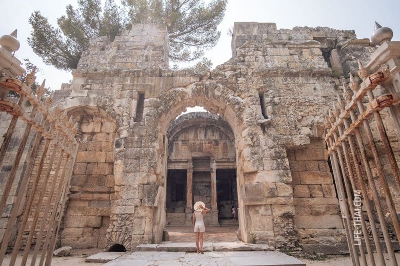 Руины храма Дианы в Ниме