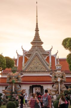 Храм Ват Арун в Бангкоке на закате