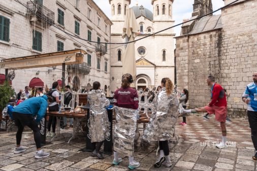 Финиш Бокельского марафона в Старом Которе, Черногория