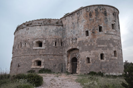 Форт Арза (fortress Arza) на Луштице в Черногории