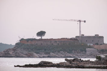 Остров крепость Мамула в Черногории