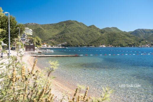 Пляж и море курорта Биела Черногория