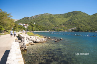 Море и дорога Доньи пут в поселках Биела и Баошичи в Черногории