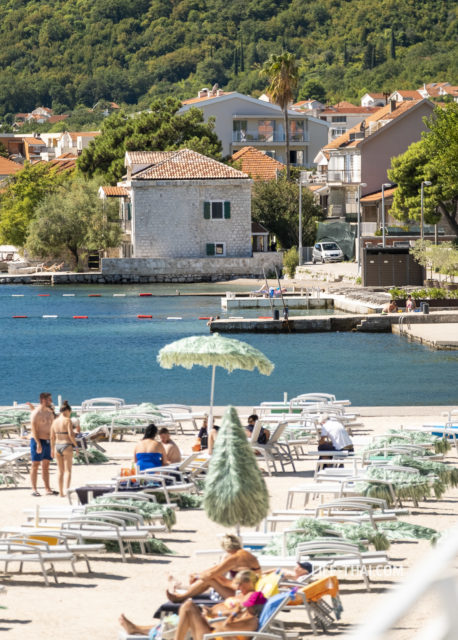 пляжи и море в поселках Баошичи, Дженовичи, Кумбор и Биела Черногория